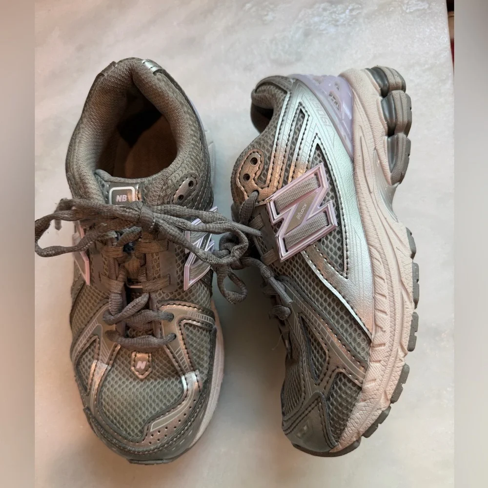 New Balance 1906R GS Silver Grey Pink Running Shoes Size 1 Y2K